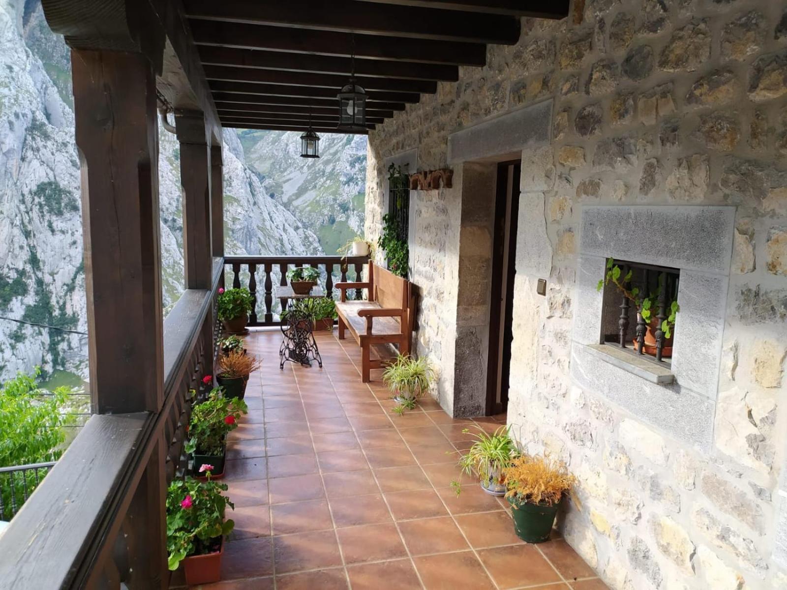 El Portal Del Abuelo Apartment Arenas De Cabrales Exterior photo